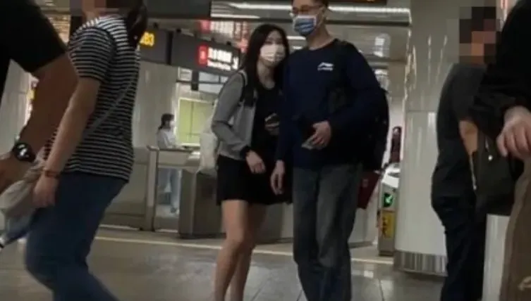 影/台籃「中距離教科書」驚爆出軌！許智超「當街擁吻」前女籃球員　台中太陽回應了