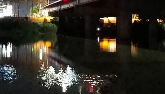 快訊/台南北安橋晚間民眾落水！在橋下浮沉後失蹤　警消摸黑搶救