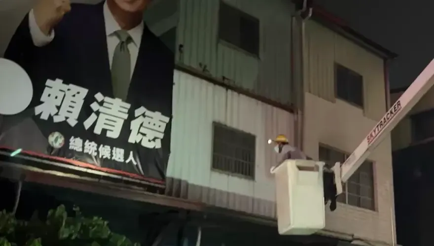 快訊/火燒「賴清德」！高雄高楠公路樓房大火救出6人　競選布條慘遭殃
