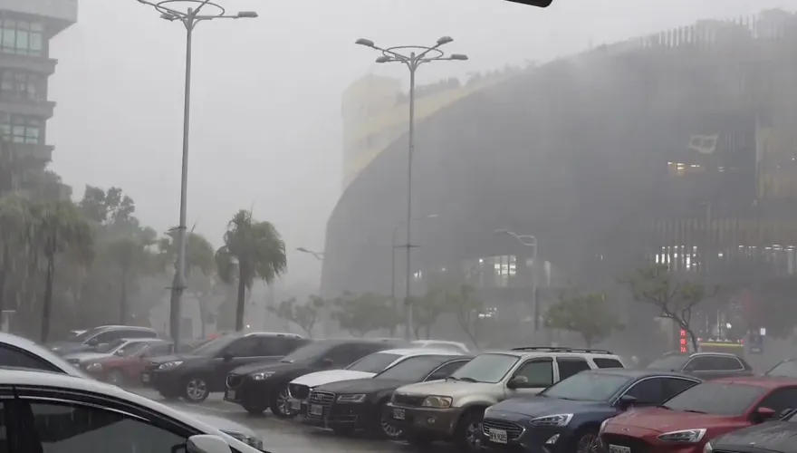 快訊/16縣市大雨到天黑！投、雲、嘉山區小心溪水暴漲