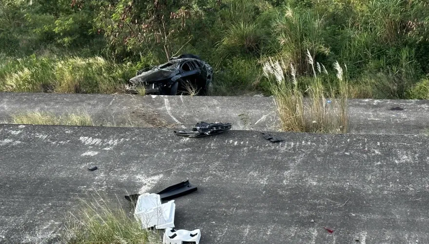 抓交替？台中「飛車越堤」衝下70米溪岸、夫傷妻爆頭亡　2周前同地火燒車雙屍