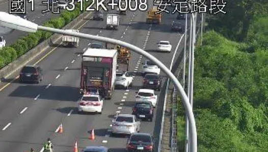 快訊/上班注意！國1安定段5車追撞　占用外側車道回堵5公里