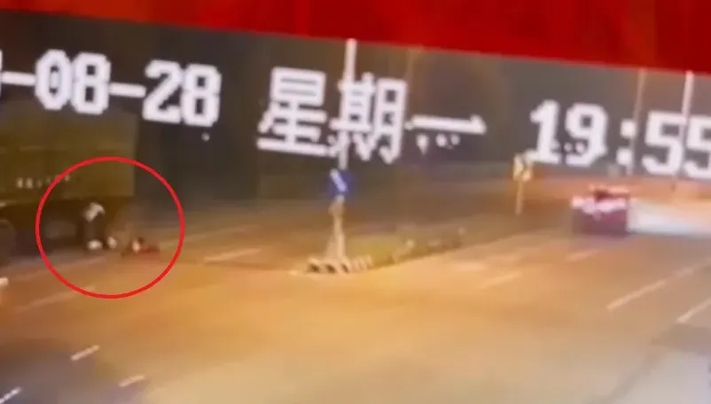 影/鬼遮眼？苗栗「無煞車」追尾撞擊聯結車　男女爆頭噴血、身體變形！畫面曝