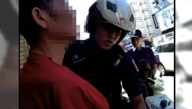 高雄騎士酒駕違停人行道！酒測值爆表怒嗆機器故障　警還原真相打臉