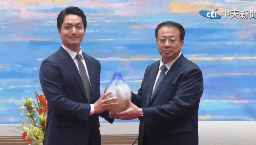 影/蔣萬安親見上海市長龔正　雙方超巧互贈「這禮物」隱含兩岸和平