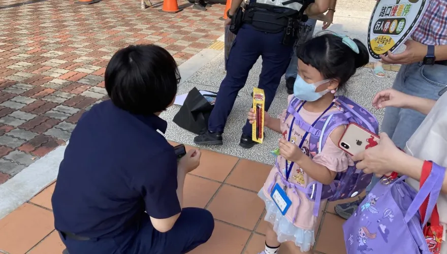 開學了/波麗士們為「護童專案」絞盡腦汁　「保平安」三寶超應景