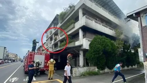 快訊/中元節失火！美濃民宅祝融　警消爬梯驚險救2受困民眾