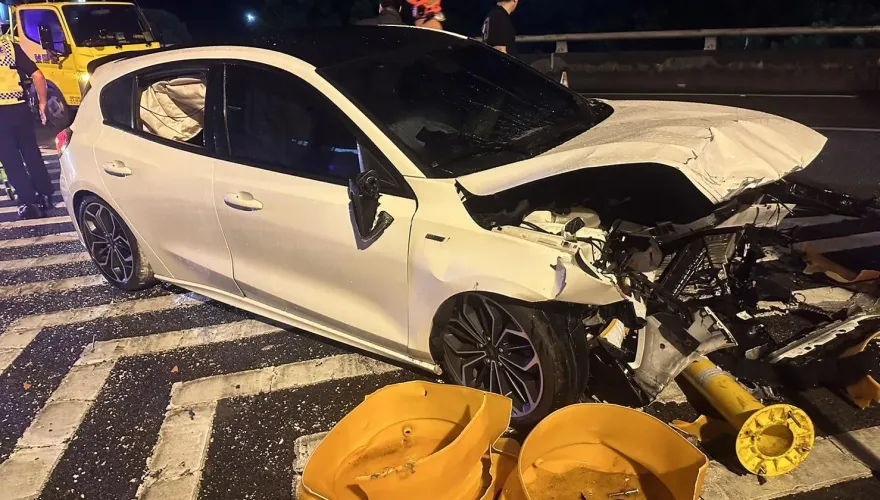 快訊/國1接國3萬里段車禍　自小客自撞駕駛受傷送醫