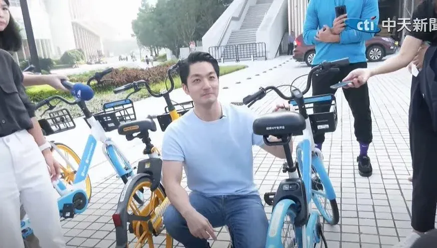 影/與上海台青騎乘共享單車　蔣萬安：交換經驗作為市政參考