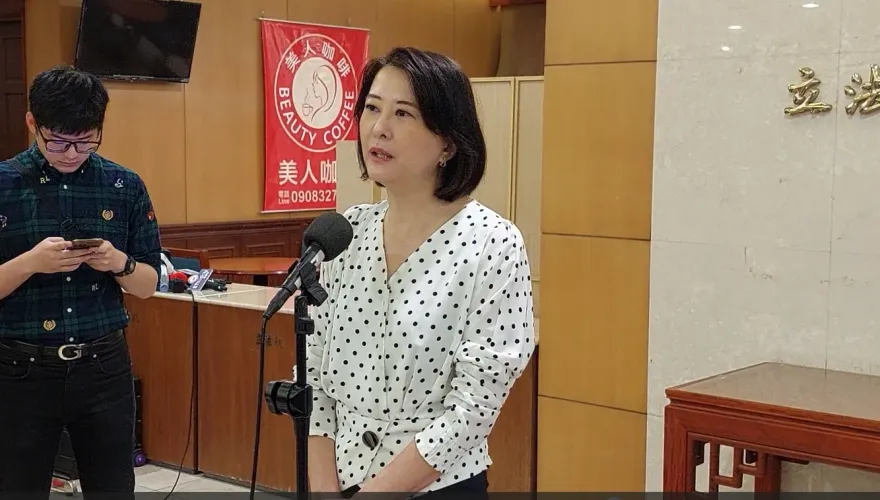 潘孟安論文瑕疵提抽換「證據」　王鴻薇指出貓膩：和蔡英文一樣找不到檔案嗎？