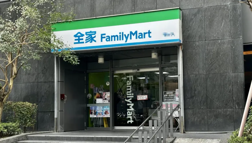 超商員工煮咖啡「習慣消毒」被讚爆！　網友：要珍惜稀有店員