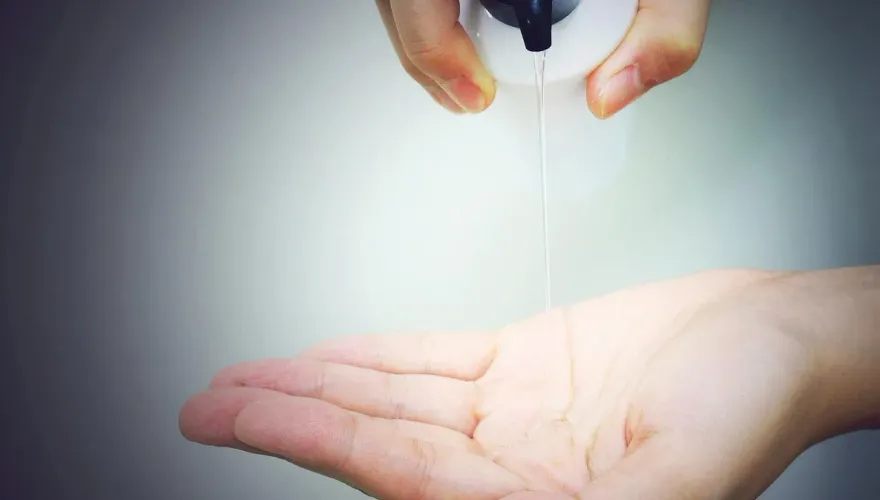 洗髮精含「矽靈」恐致毛囊阻塞？食藥署：無須過度擔心