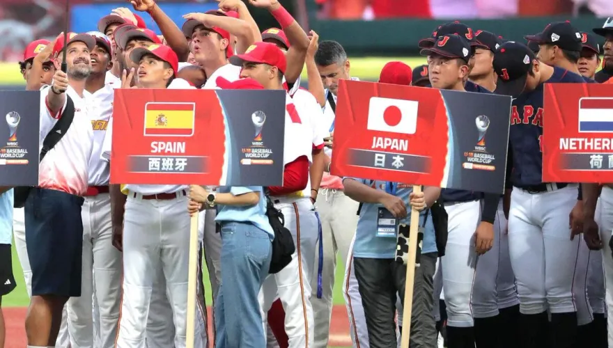 U18世界盃/開幕儀式「落落長」慘被虧　西班牙隊聽攏嘸乾脆玩自拍
