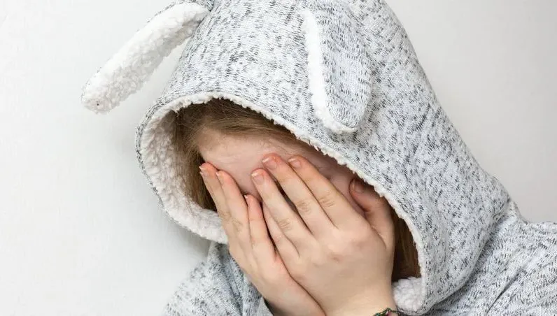 熟女陷網戀想見面　小鮮肉竟嗆「竹聯幫」身分威脅先交「保證金」