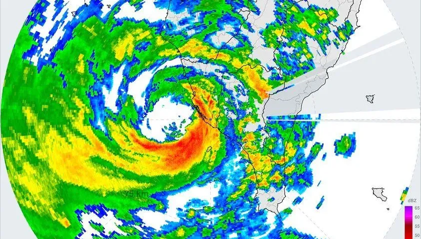 海葵颱風/強風大雨再起！海葵颱風眼重回高雄沿岸　民眾難入眠