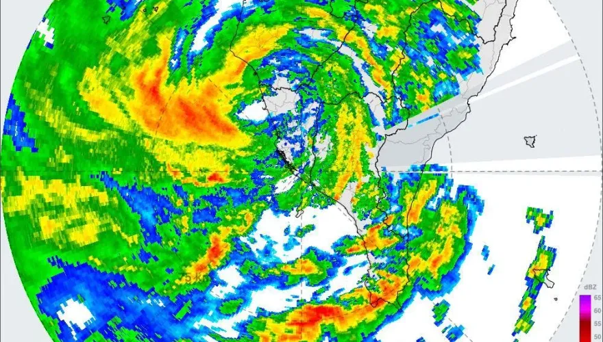 海葵颱風/準備「二次登陸」！颱風眼3分之2回到高雄　專家曝壞消息
