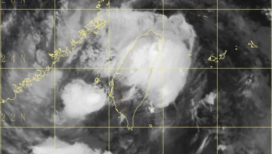 海葵颱風/怪颱海葵凌晨「二度登陸」高雄！　網無奈嘆：改叫方唐鏡颱風吧