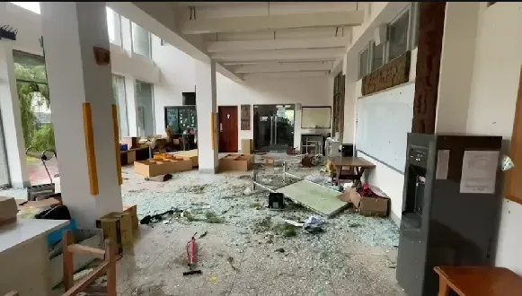 海葵颱風/台東棒球名校泰源國中慘被轟炸！校園一片狼藉　損失破千萬