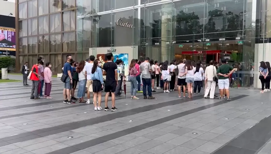 海葵颱風/好久沒放颱風假！台中市區無風無雨　各家百貨塞滿人車