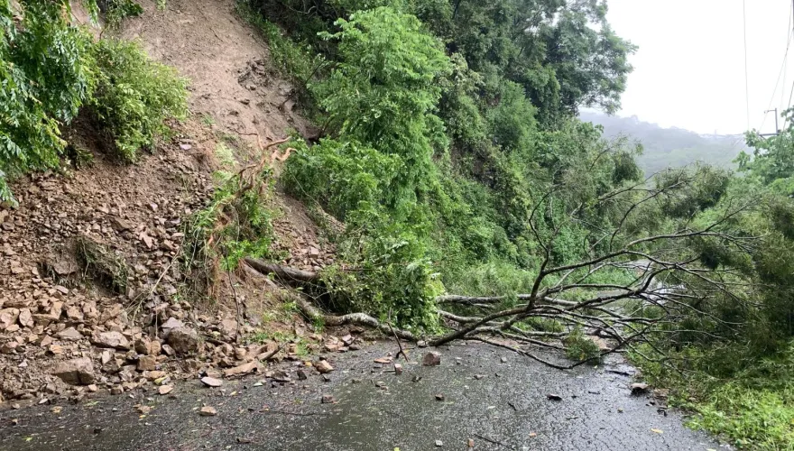 海葵颱風/土文部落成孤島！屏146線、後山聯絡道路全坍方　村長冒雨勘災