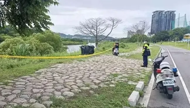 快訊/機車停碧潭橋騎士墜河　警消打撈上岸已成冰冷遺體