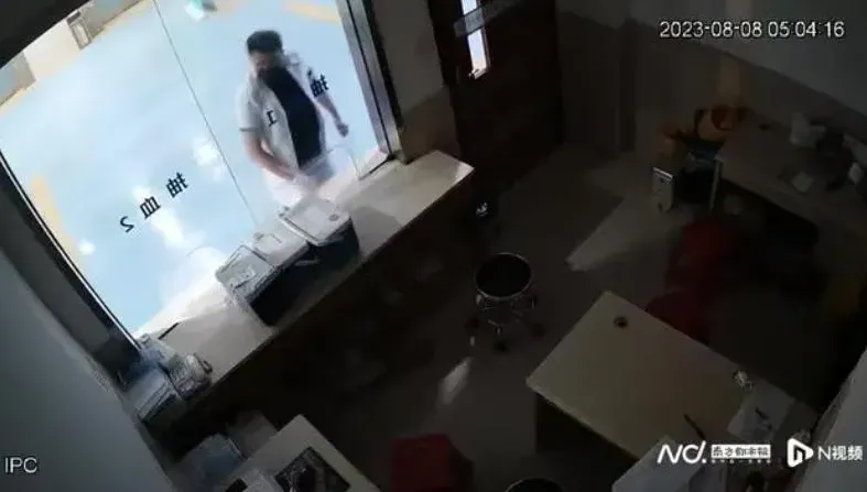 神操作！幫酒駕妻脫罪…尪變裝潛入醫院　偷灌水稀釋血液樣本下場曝光