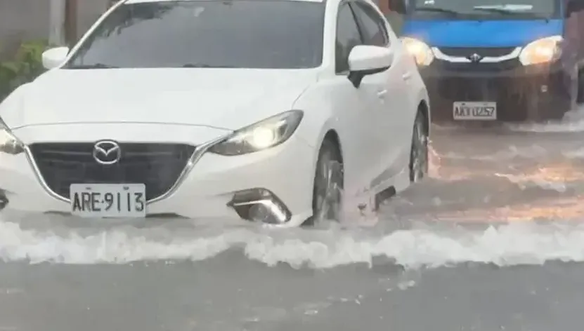 新北、桃園防大雷雨！土城工業區已積水　全台20縣市豪、大雨特報