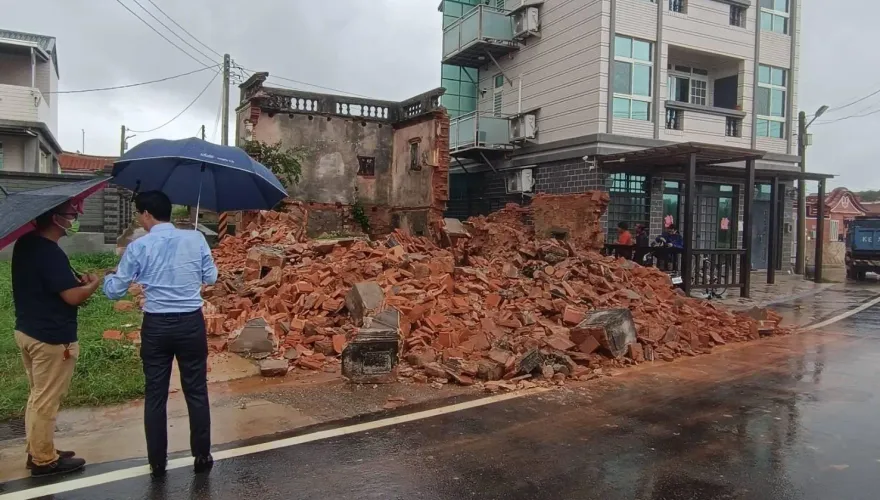 影/不敵海葵暴雨！金門百年古蹟「雙喜樓」崩塌　只剩斷垣殘壁