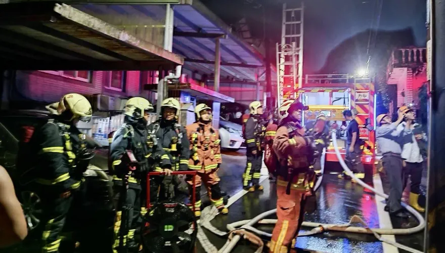 快訊/新北汐止民宅2樓竄火煙　警消救出3受困民眾撲滅火勢
