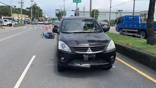 快訊/高雄大寮車禍！騎士逆向撞汽車搶救半小時傷重不治