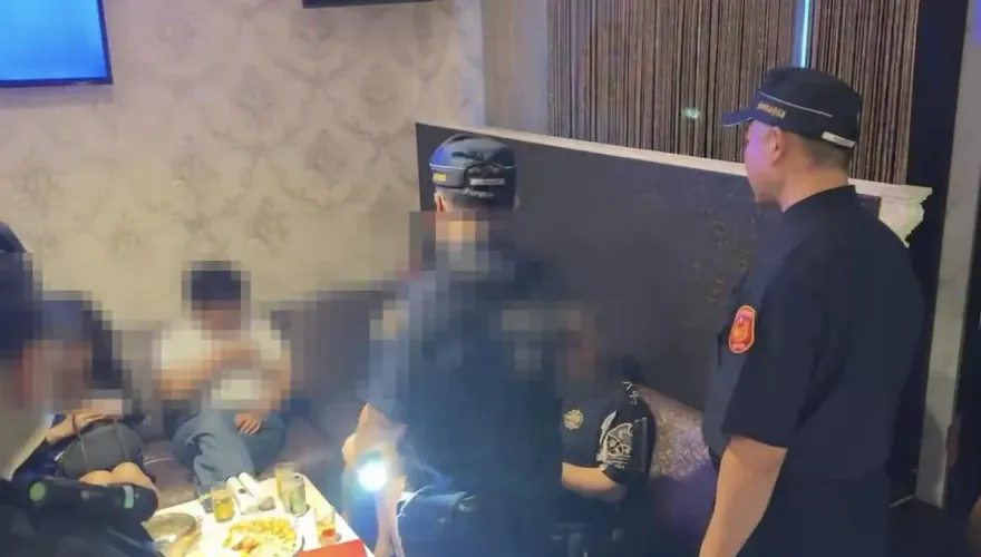 影/找「娜娜」！北市條通傳染黑恐嚇小姐　警區塊封鎖商圈強勢臨檢