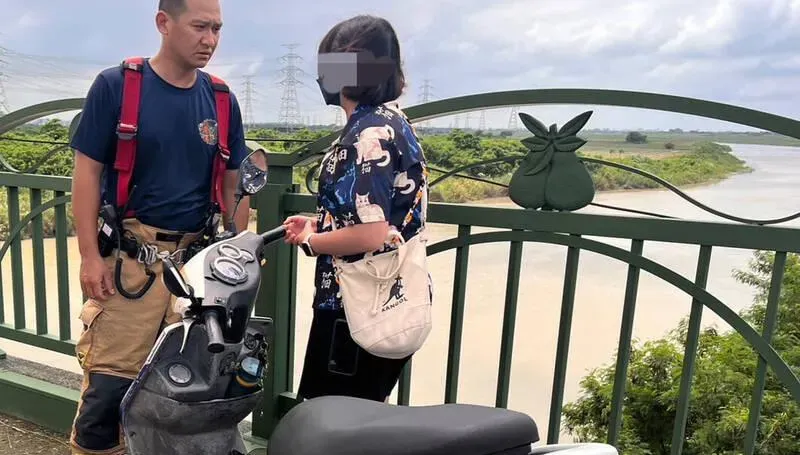 快訊/台南麻豆男子騎車上班疑落水失蹤　警消出動救生艇、空拍機搜救
