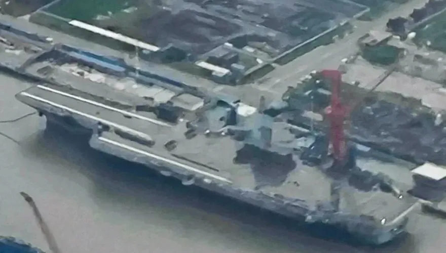 下水1年多露真容！福建艦拆3條電磁彈射器工棚　或10/1國慶航母首海試