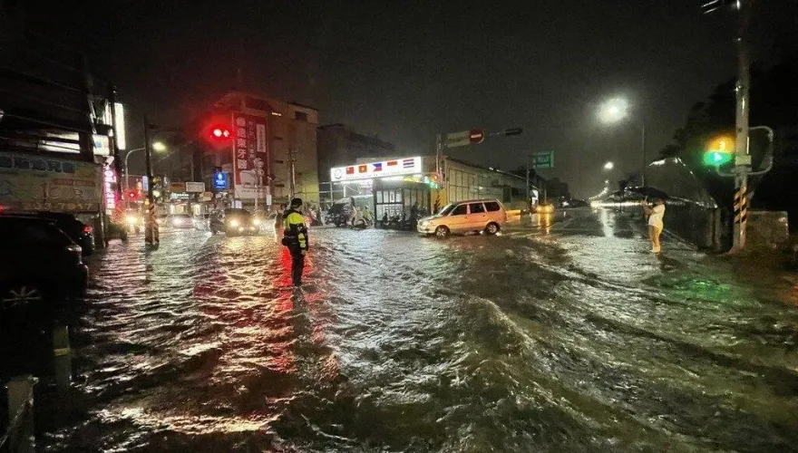 豪雨狂炸夜襲台南市區！多路段淹水 抽水站緊急啟動