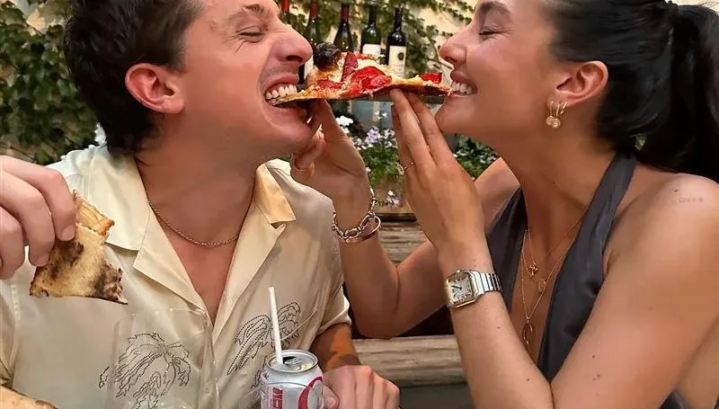 好友變老婆！《玩命關頭》CP查理求婚成功…未婚妻大秀鴿子蛋鑽戒