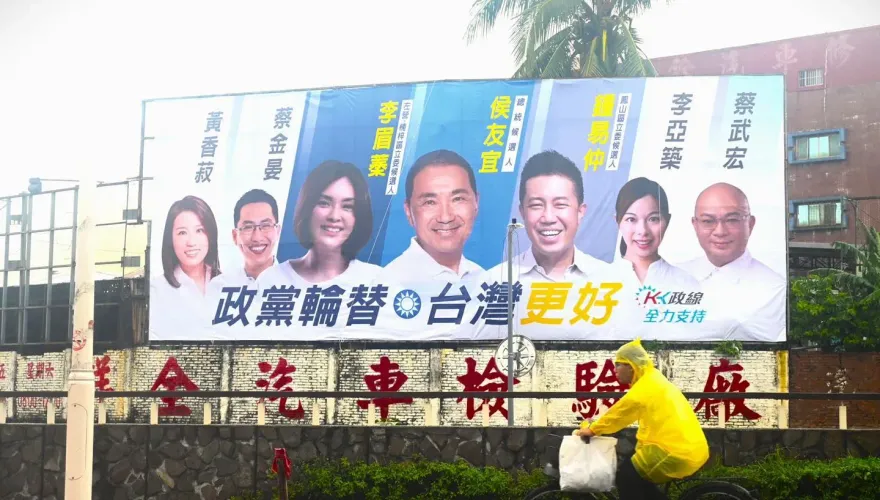 風向變了！高雄街頭出現「挺侯聯合看板」　李眉蓁曝在地真實民意