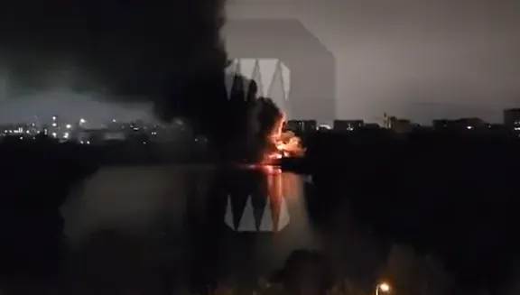 影/莫斯科聯邦海關署大樓突發大火　大量黑煙冒出起火原因不明