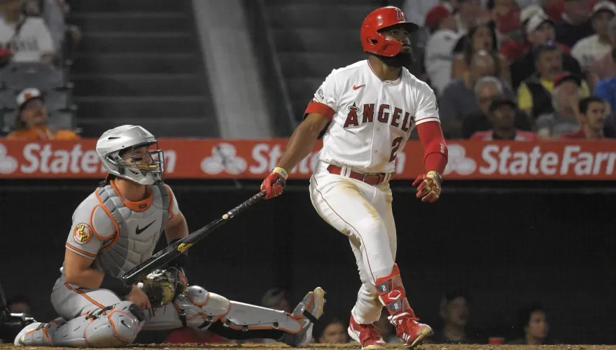 影/該拜拜了！天使又一強打離奇傷退　準備打擊前練習揮棒也能受傷