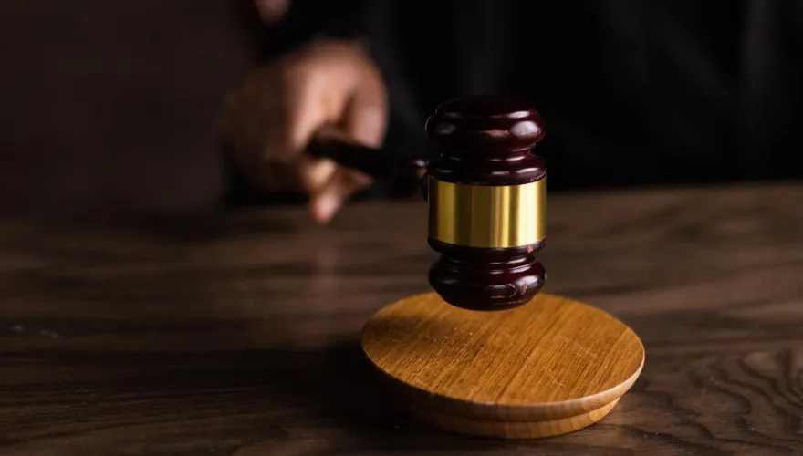 藝人郭桂彬兒被酒店妹控侵犯、偷手機　一審判2年8個月