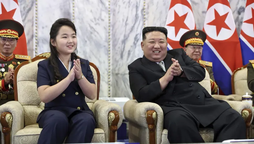 金正恩偕愛女出席北韓建國75周年閱兵式　中俄領導人致電祝賀展好交情