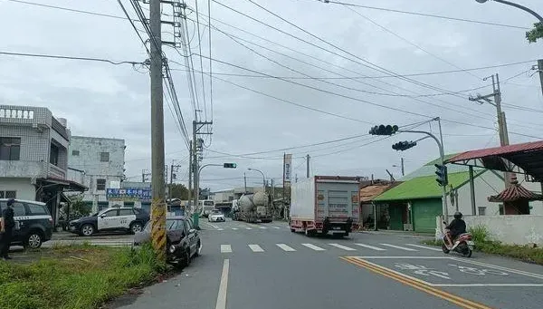 快訊/花蓮75歲婦人「自撞電線桿」！送醫搶救不治身亡