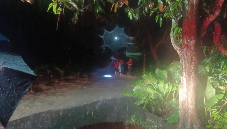 快訊/嘉南大雷雨釀災！白河竹筍工廠水淹50公分　12人躲屋頂避難