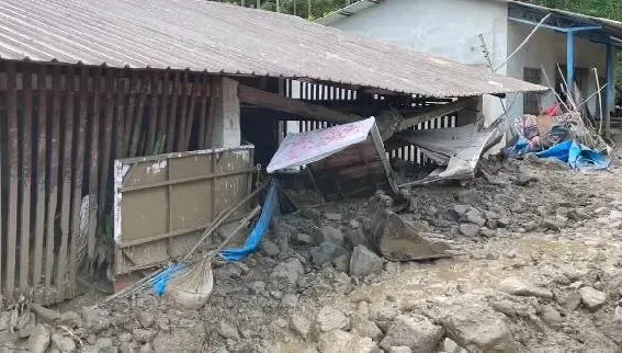 影/喪家遺體遭黃土埋…至今仍找嘸！　村長「漏夜續幫尋」：百年來都沒見過