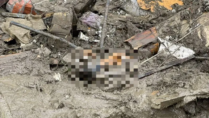 快訊/遺體找到了！土石流沖進嘉義喪家　今尋獲大體家屬燒金紙