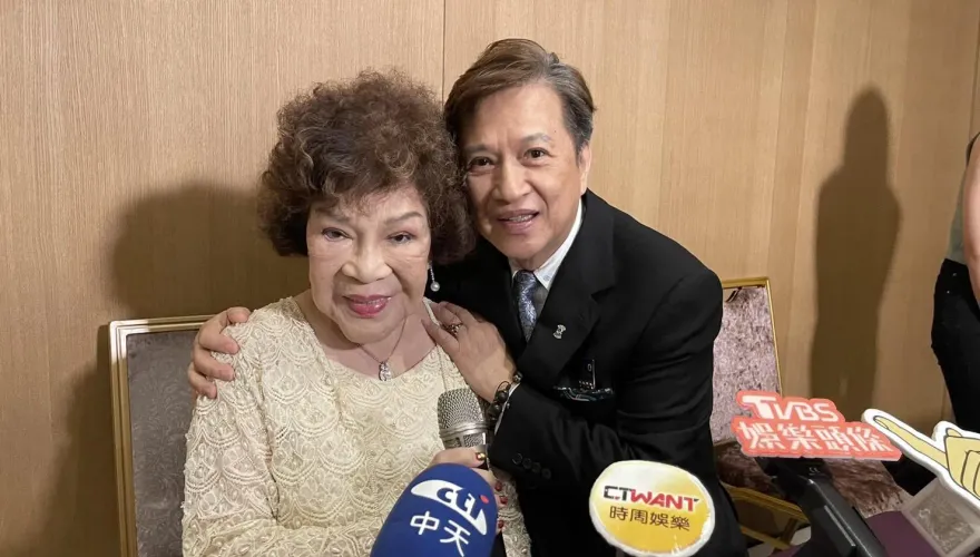 周遊提資深藝人忍不住落淚　李朝永超Man一秒擁她入懷