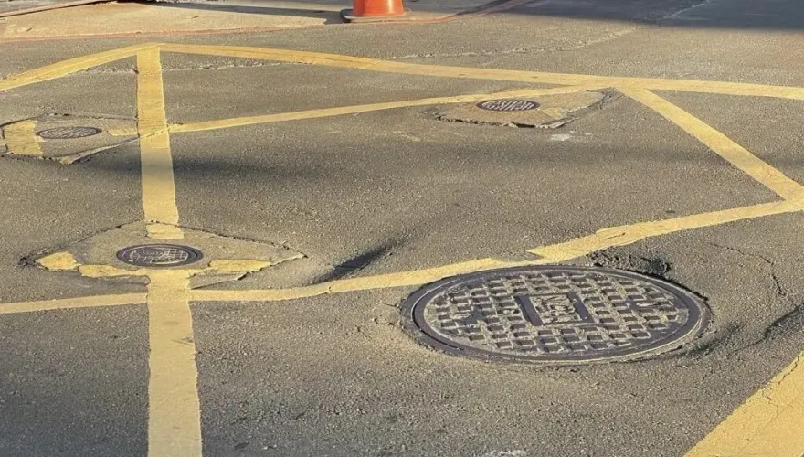 路塌太嚇人！北市合江街路面下陷！市府初判建案重車壓凹