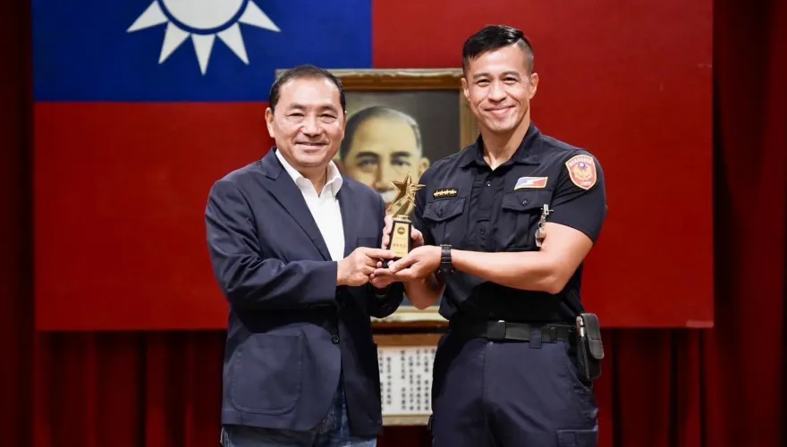 侯友宜出席警政會報　表揚保大警助腦麻童完成三鐵夢想