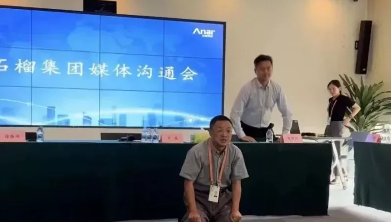 拒絕就被辱罵？百億房企被爆高層玩4P　老董下跪痛哭：「以生命做擔保」