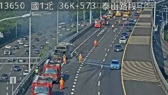 影/國1五楊火燒車！遊覽車「燃成大火球」濃煙狂竄　現場畫面曝