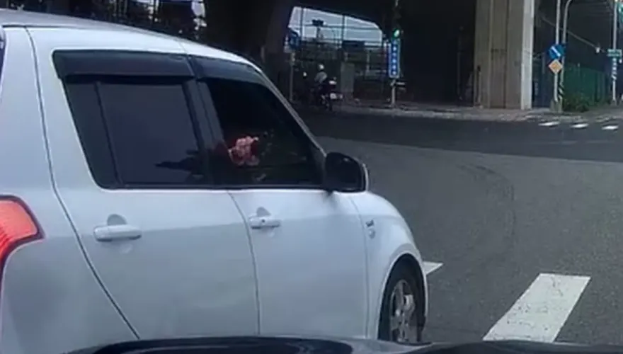 影/不是一般人的囂張！台中男被警車按喇叭　竟怒掏槍恐嚇警察